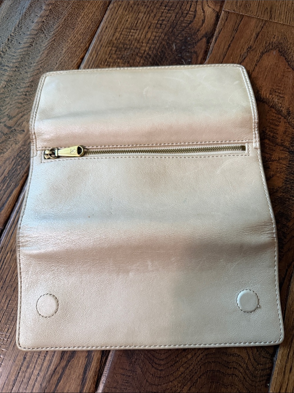 HOBO Elegant Cream Women's Leather Clutch Wallet - Picture 3 of 5